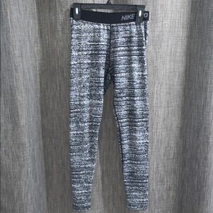 Nike Pro Dri-Fit Athletic Leggings Medium